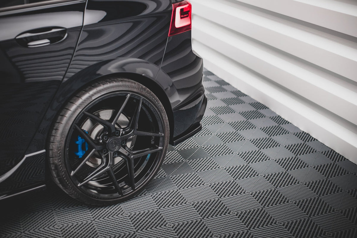 Heck Ansatz Flaps Diffusor V.1 passend für VW Golf R Hatchback Mk8 Facelift schwarz Hochglanz – Ansicht 3