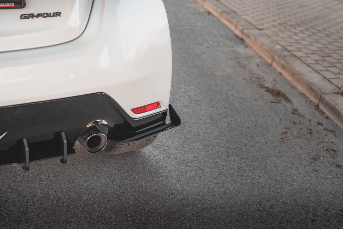 Street Pro Heck Ansatz Flaps Diffusor + Flaps passend für Toyota GR Yaris Mk4 schwarz Hochglanz – Ansicht 3