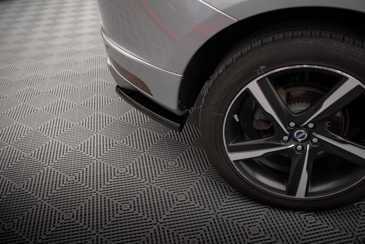 Heck Ansatz Flaps Diffusor passend für Volvo XC60 R-Design Mk1 Facelift  schwarz Hochglanz – Ansicht 4