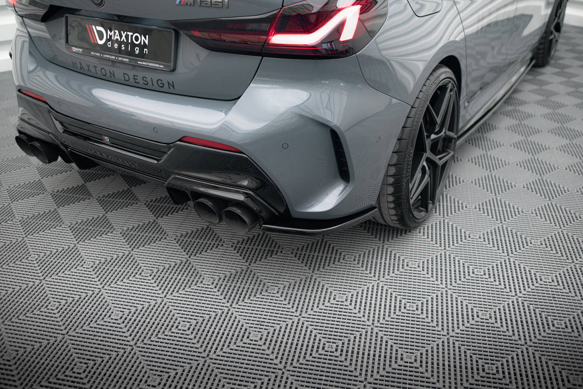 Heck Ansatz Flaps Diffusor V.3 passend für BMW 1er F40 M-Paket/ M135i schwarz Hochglanz – Ansicht 3