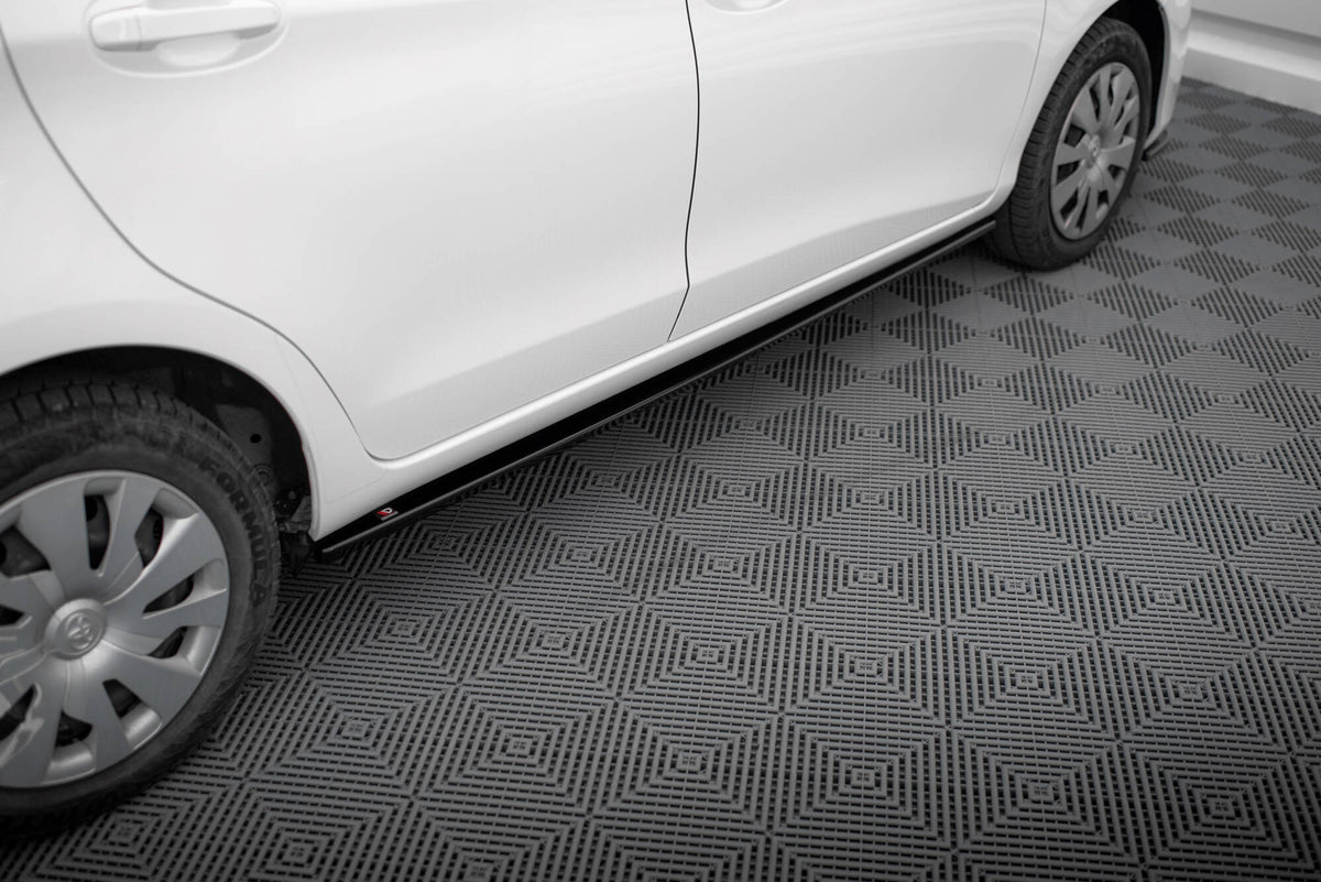 Street+ Seitenschweller Leisten passend für Toyota Yaris Mk3 Facelift schwarz Hochglanz – Ansicht 1