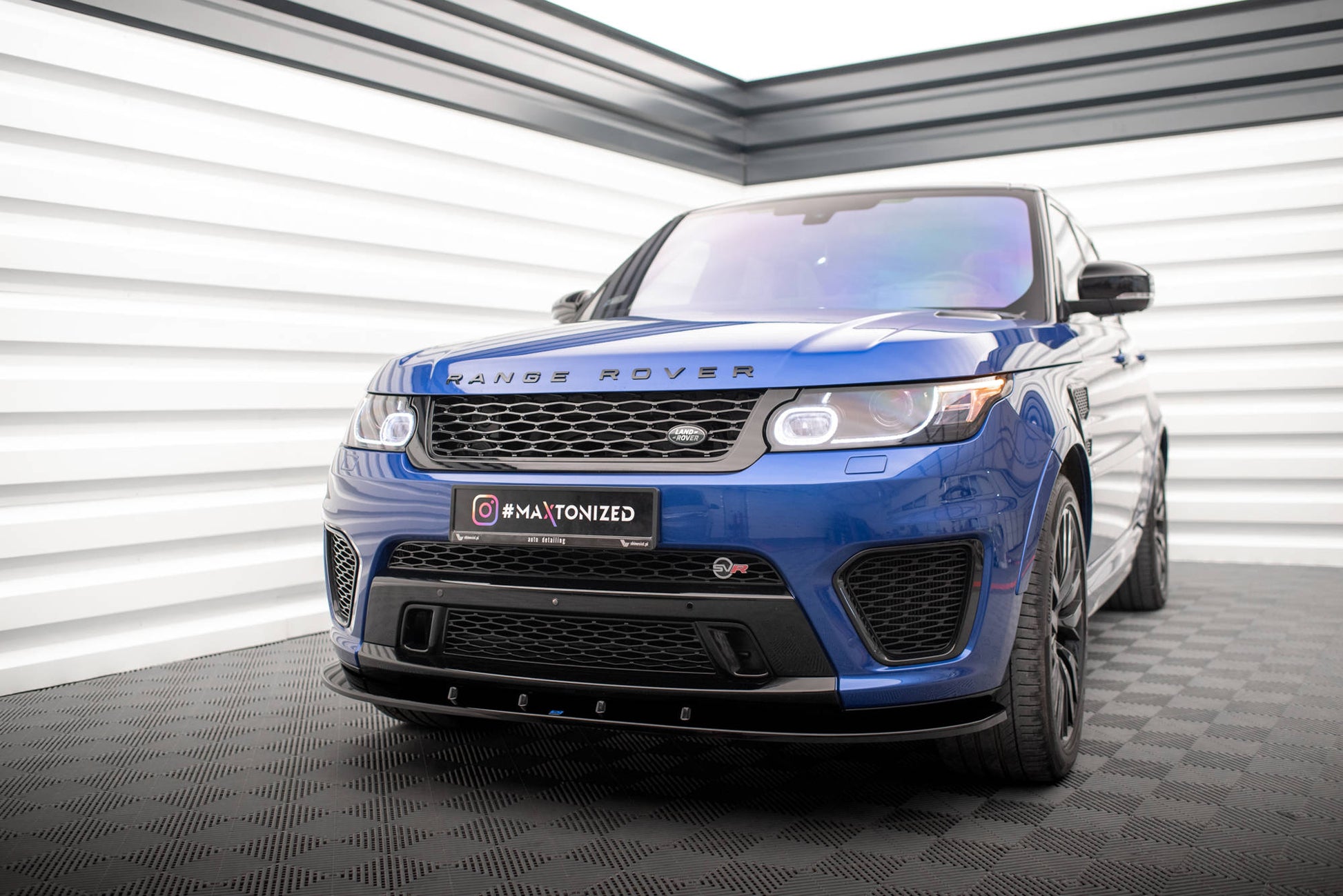 Street+ Spoilerlippe Front Ansatz V.1 passend für Land Rover Range Rover Sport SVR Mk2 schwarz Hochglanz – Ansicht 4