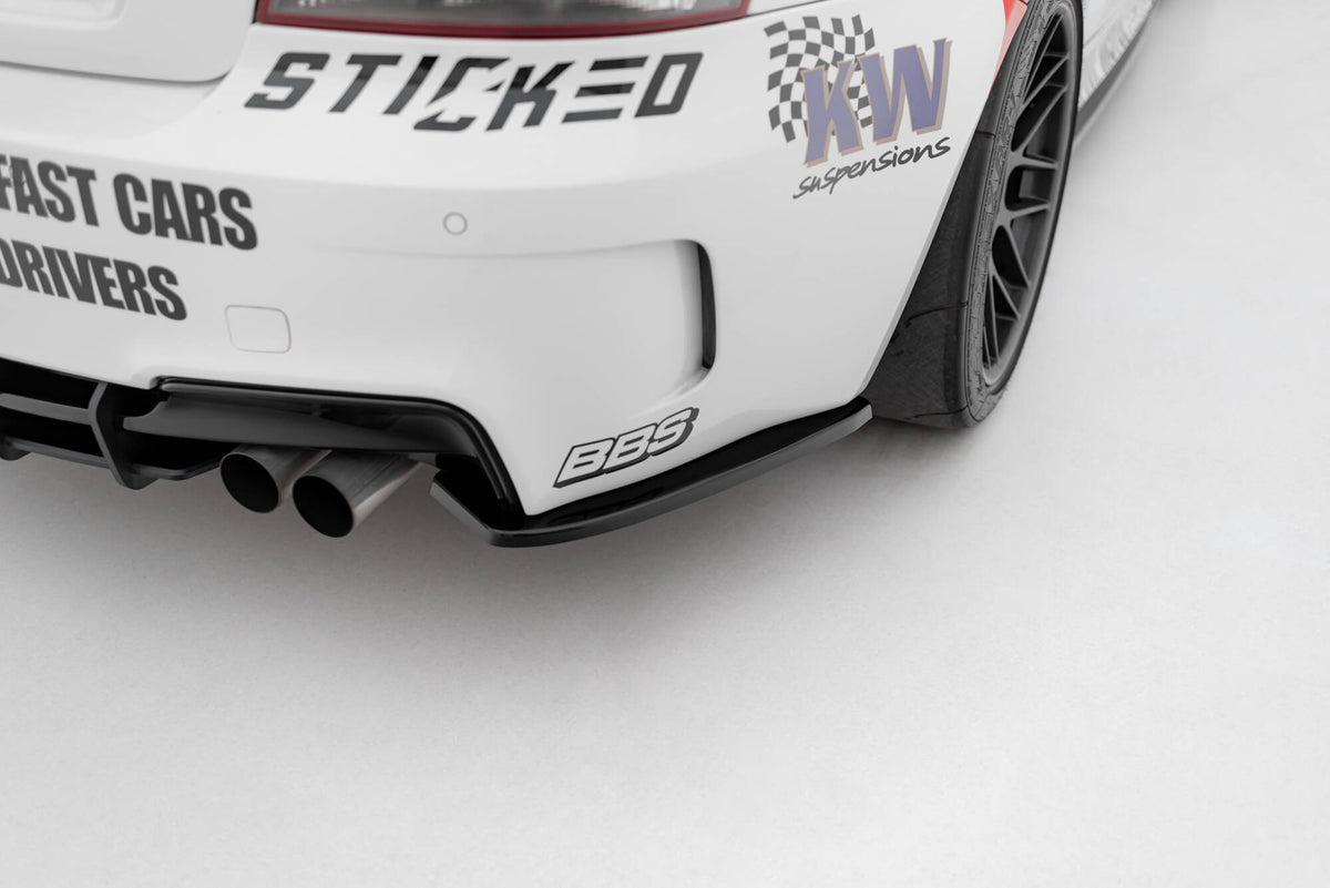 Heck Ansatz Flaps Diffusor passend für BMW 1er M Coupe E82 schwarz Hochglanz – Ansicht 3