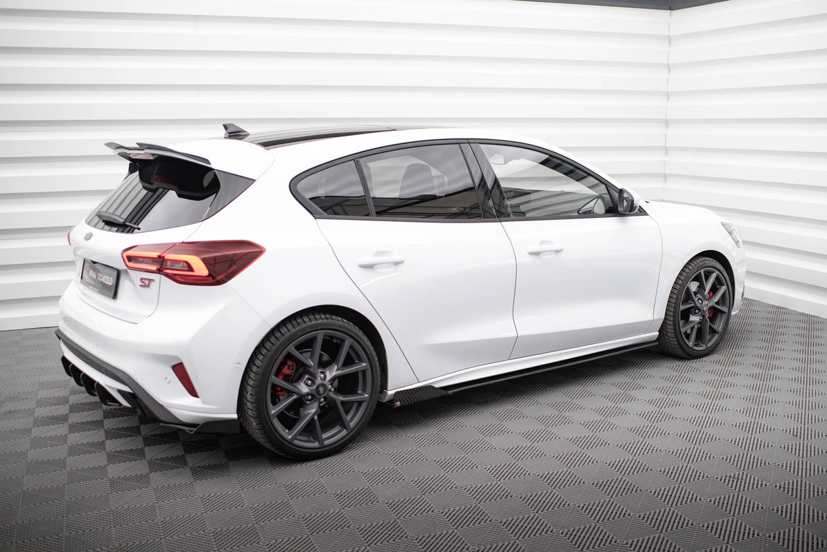 Street Pro Street+ Seitenschweller Leisten + Flaps passend für Ford Focus ST / ST-Line Mk4 schwarz Hochglanz – Ansicht 1