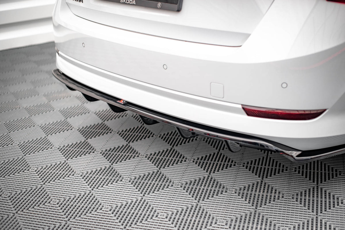 Street+ Mittlerer Diffusor RACE passend für Skoda Octavia Mk4 schwarz Hochglanz – Ansicht 3
