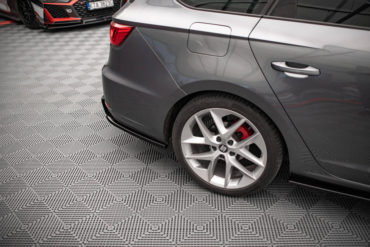 Heck Ansatz Flaps Diffusor V.2 passend für Seat Leon FR Sportstourer Mk3 schwarz Hochglanz – Ansicht 1