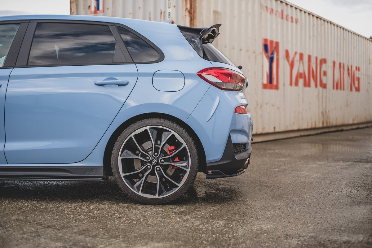 Heck Ansatz Flaps Diffusor V.3 passend für Hyundai I30 N Mk3 Hatchback schwarz Hochglanz – Ansicht 1
