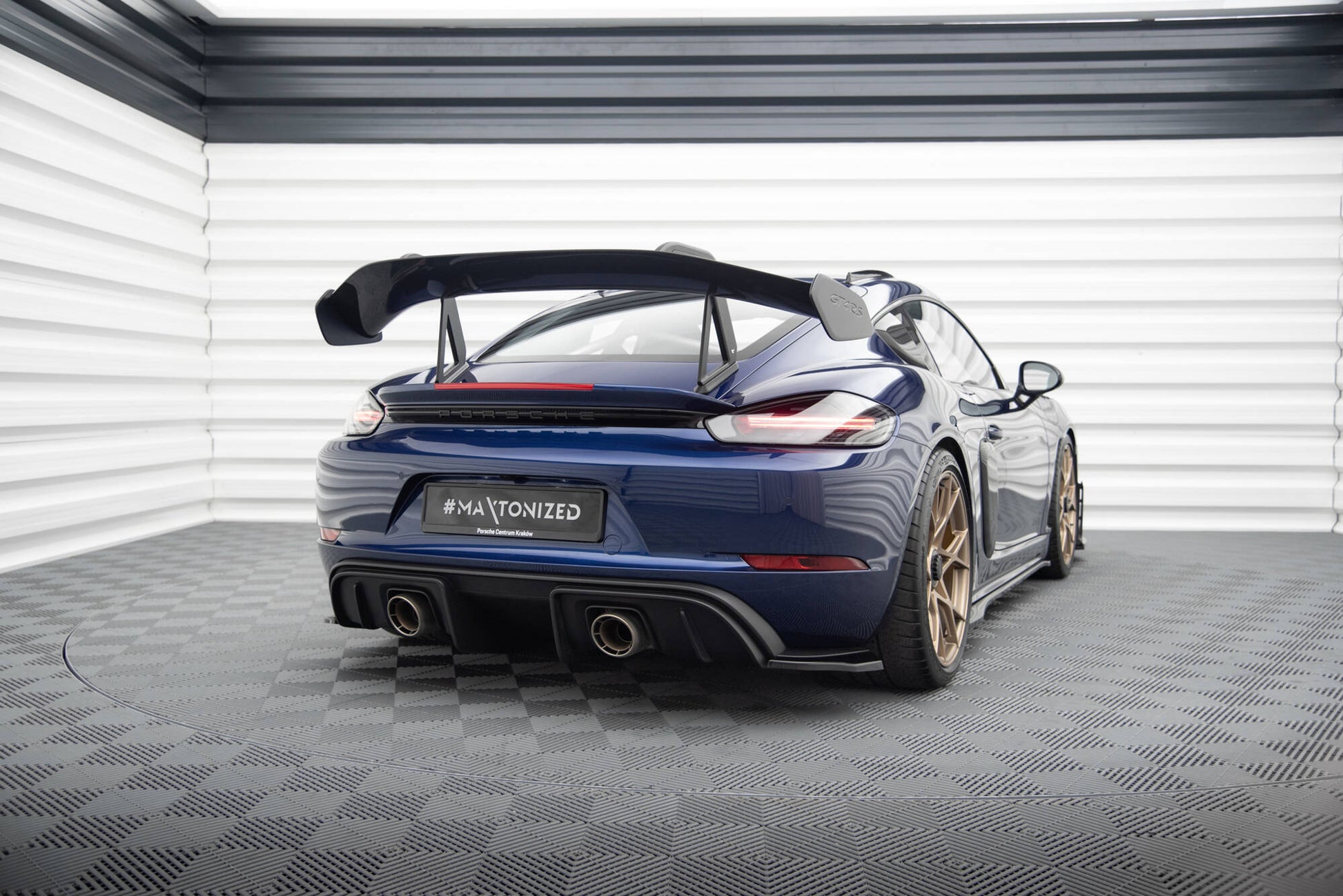 Heck Ansatz Flaps Diffusor passend für Porsche 718 Cayman GT4 RS 982c schwarz Hochglanz – Ansicht 5