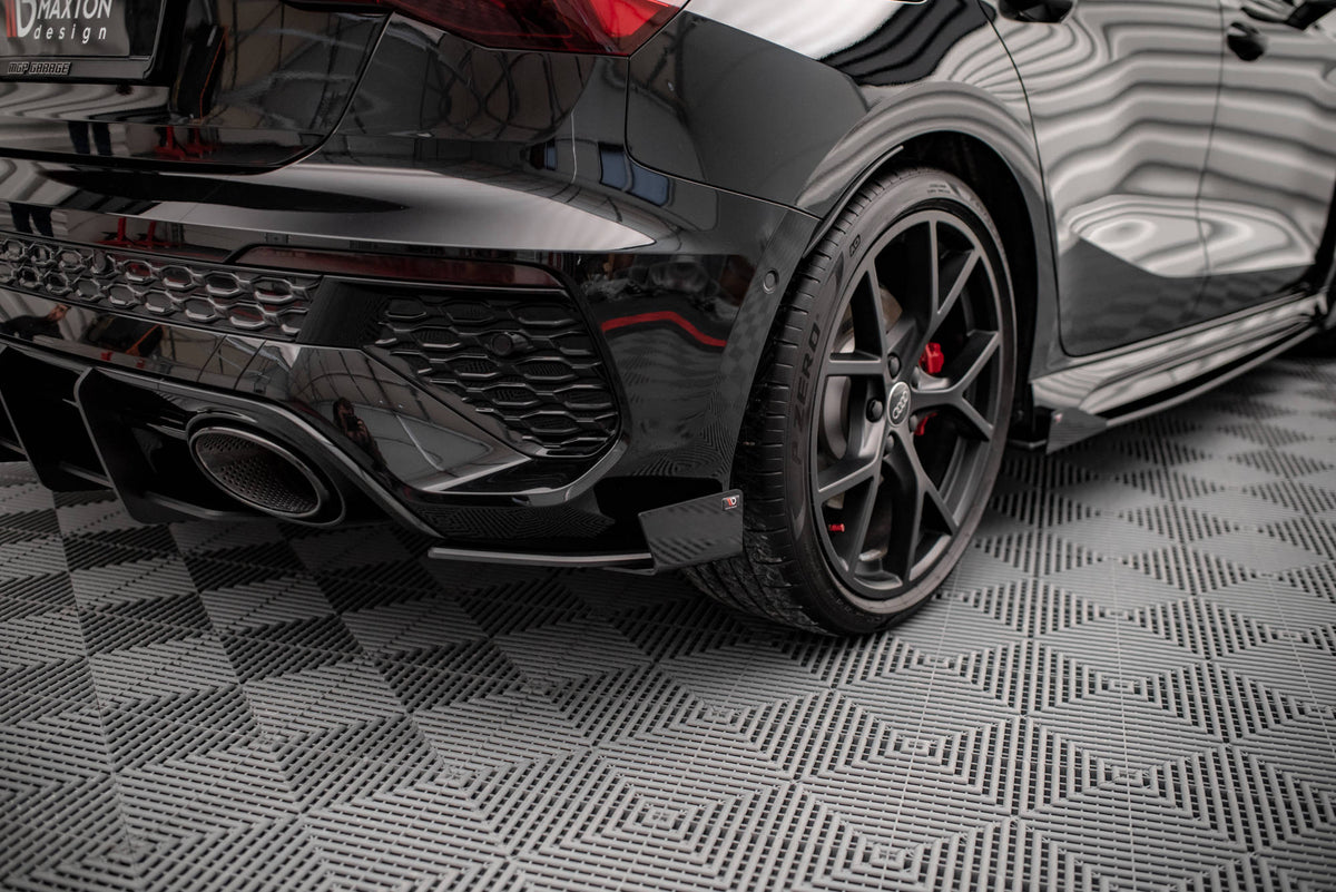 Hintere Seiten Flaps passend für Audi RS3 Sportback 8Y schwarz Hochglanz – Ansicht 1