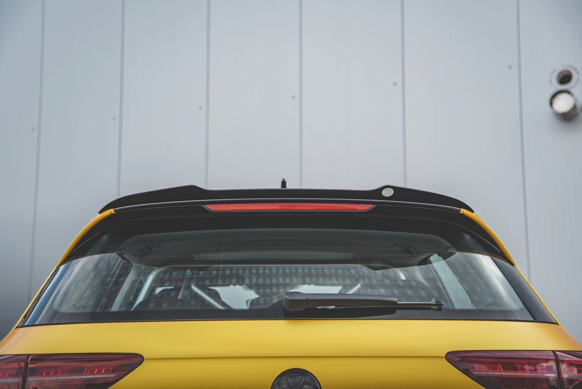 Heckspoiler Lippe V.1 VW Golf Hatchback Mk8 / Mk8 Facelift schwarz Hochglanz – Ansicht 3