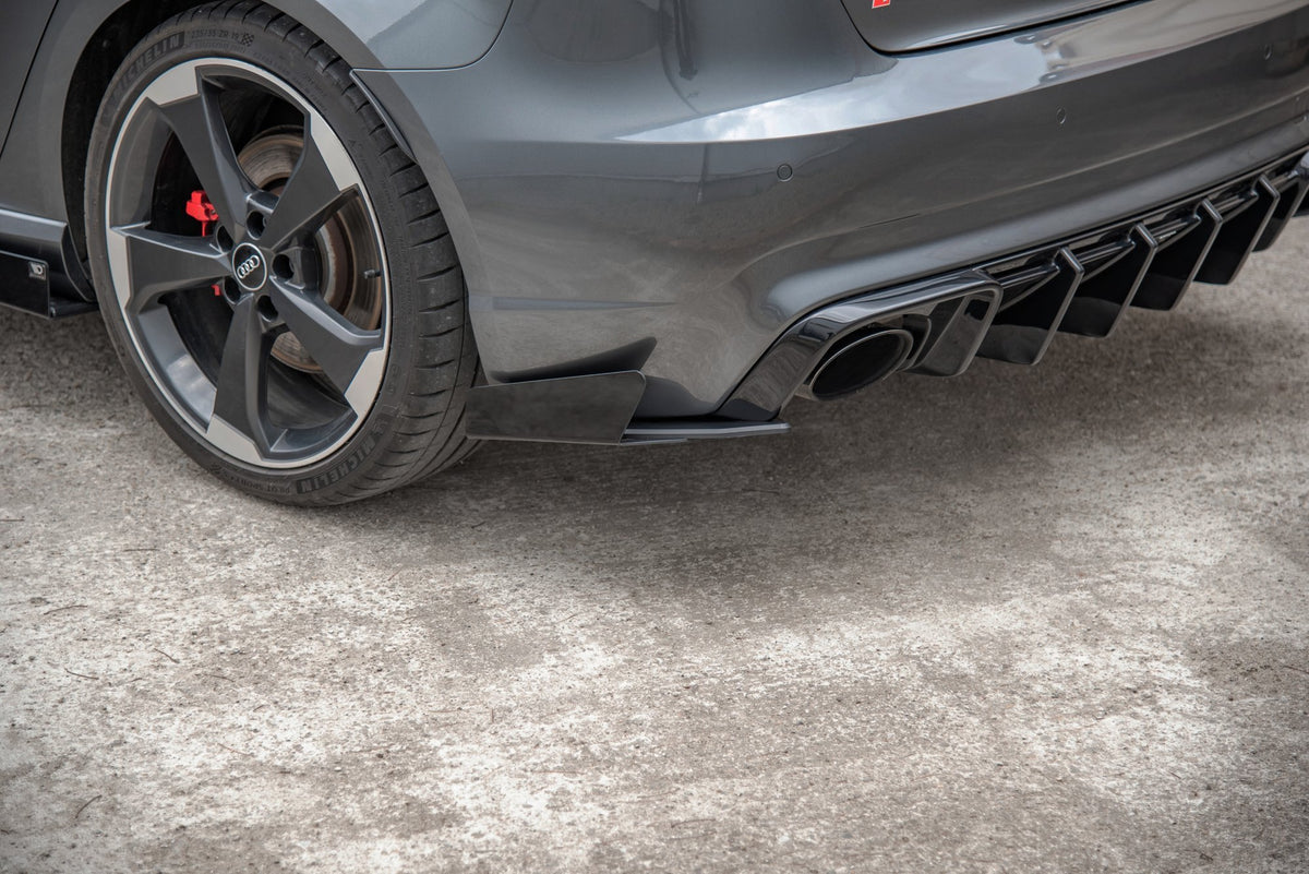 Hintere Seiten Flaps passend für Audi RS3 8V Sportback schwarz Hochglanz – Ansicht 1