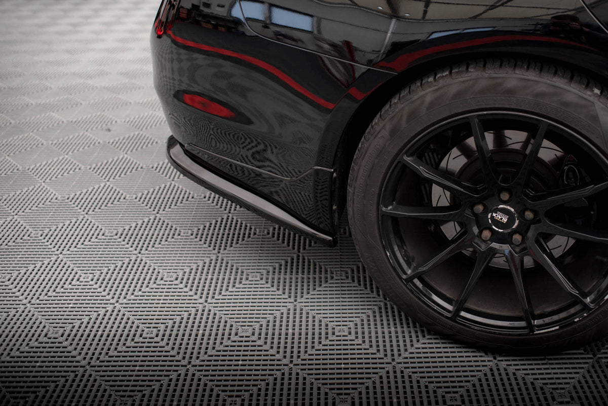 Heck Ansatz Flaps Diffusor V.1 passend für Infiniti Q50 S Mk1 schwarz Hochglanz – Ansicht 4