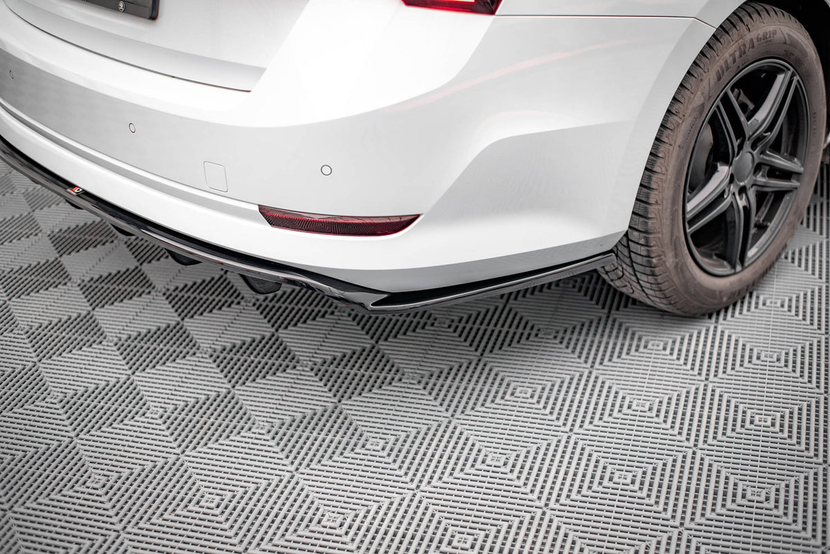 Street+ Mittlerer Diffusor RACE passend für Skoda Octavia Mk4 schwarz Hochglanz – Ansicht 4