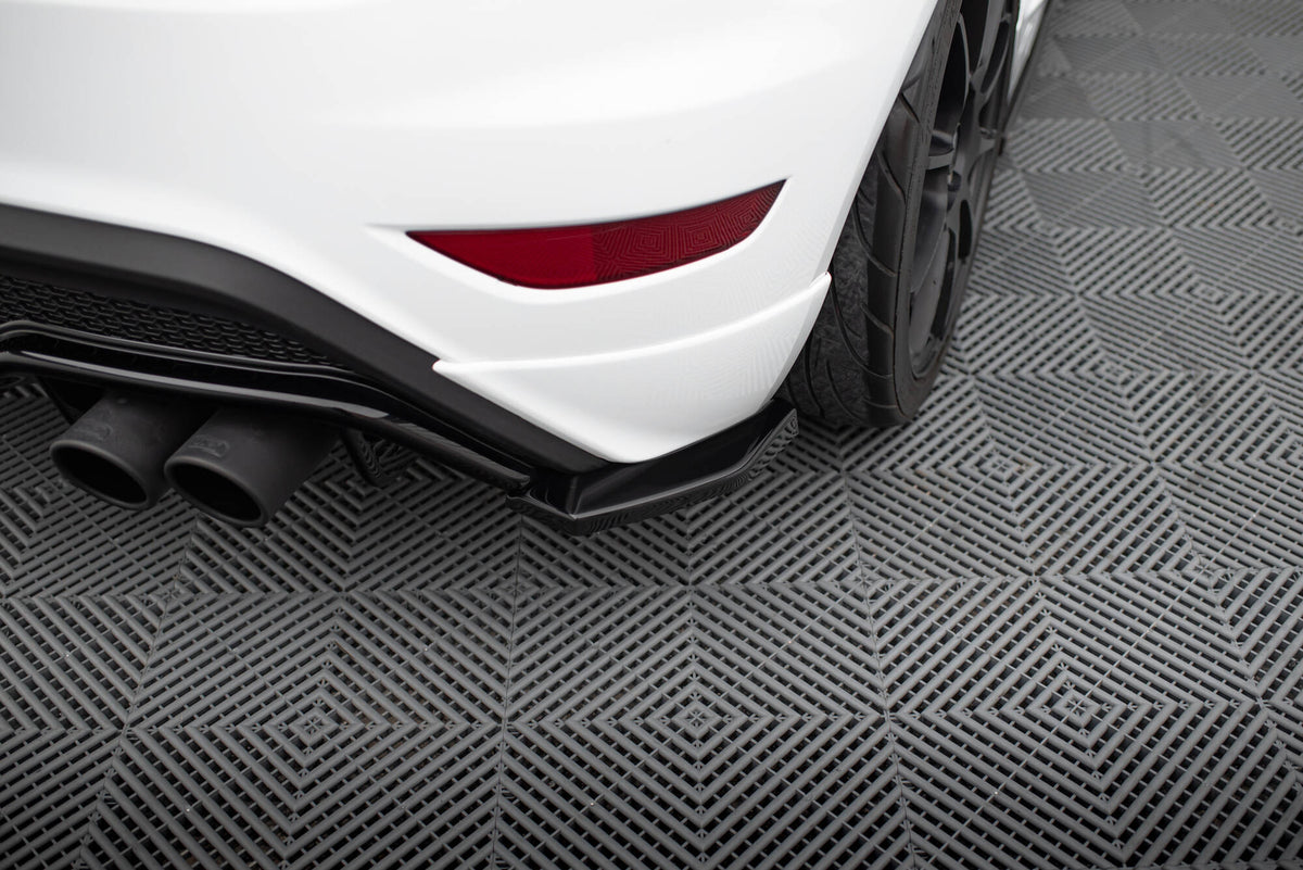 Heck Ansatz Flaps Diffusor V.3 passend für Ford Fiesta ST Mk7 Facelift schwarz Hochglanz – Ansicht 3
