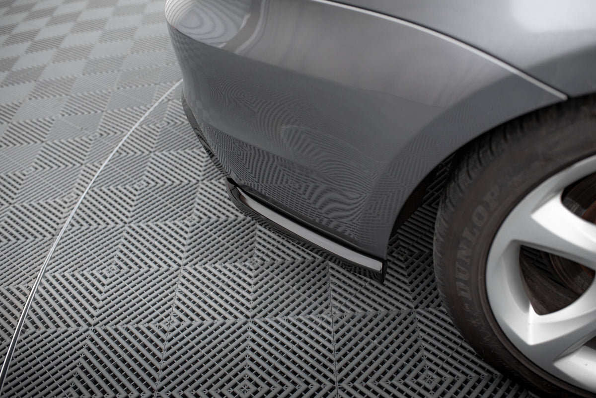 Heck Ansatz Flaps Diffusor passend für BMW 1er M-Paket E82 schwarz Hochglanz – Ansicht 4