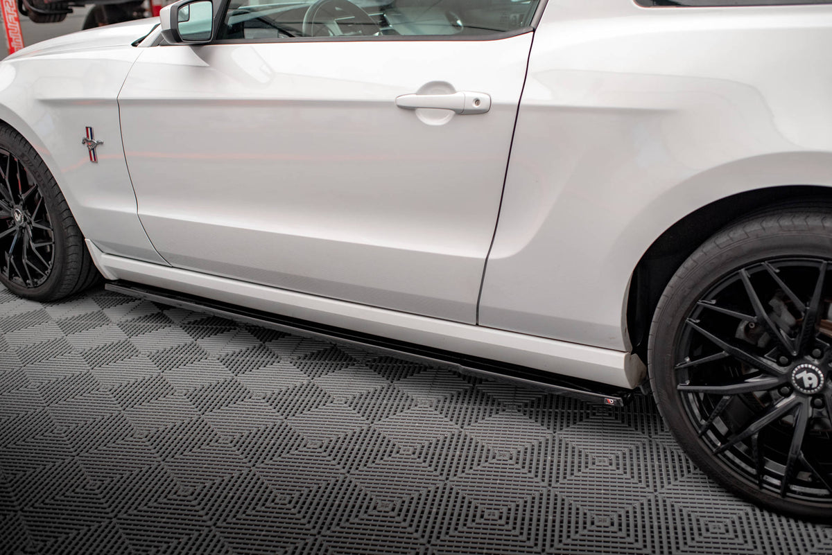 Street+ Seitenschweller Leisten passend für Ford Mustang Mk5 Facelift schwarz Hochglanz – Ansicht 4