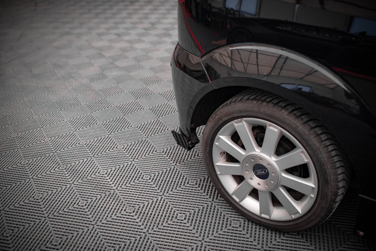 Hintere Seiten Flaps passend für Ford Fiesta ST Mk6 schwarz Hochglanz – Ansicht 1