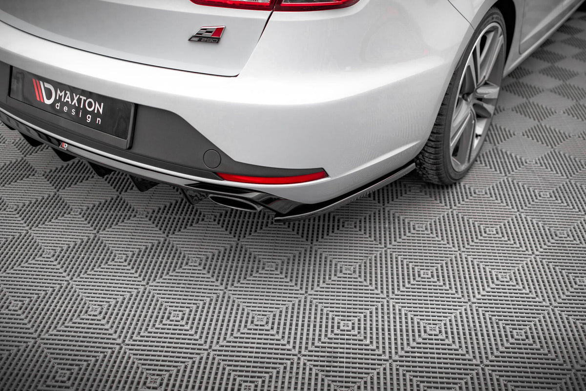 Heck Ansatz Flaps Diffusor V.2 passend für Seat Leon Cupra Sportstourer Mk3 schwarz Hochglanz – Ansicht 3