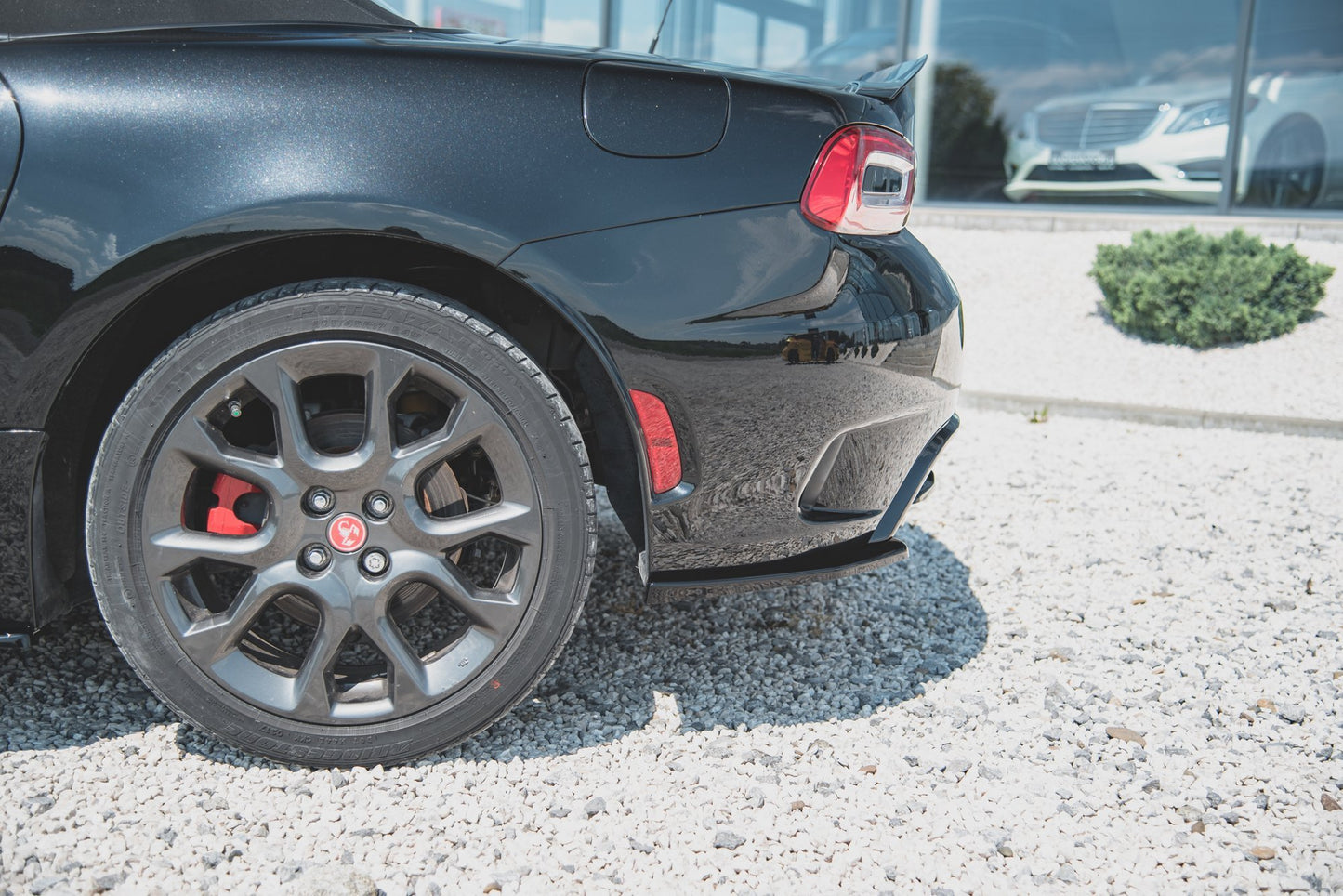 Heck Ansatz Flaps Diffusor passend für Abarth 124 Spider  schwarz Hochglanz – Ansicht 6