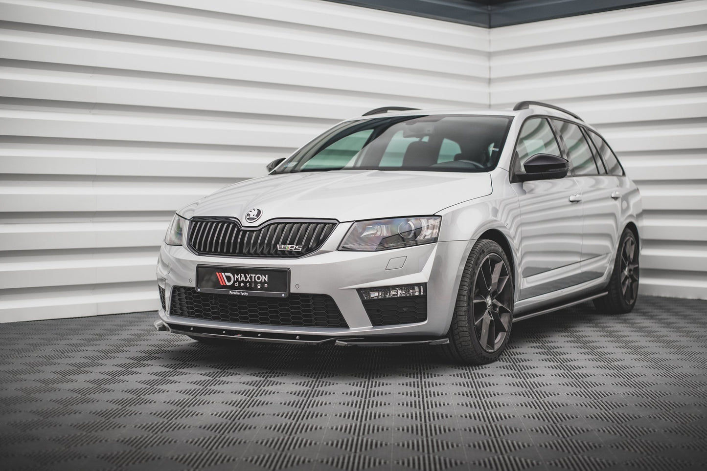Street+ Spoilerlippe Front Ansatz V.4 passend für Skoda Octavia RS Mk3 schwarz Hochglanz – Ansicht 1