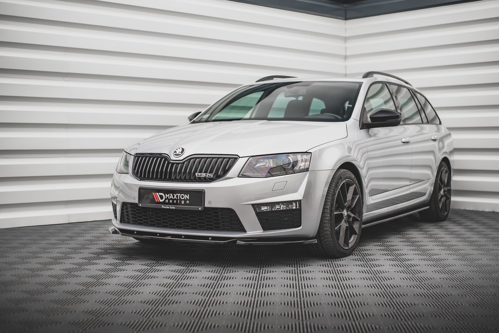 Street+ Spoilerlippe Front Ansatz V.4 passend für Skoda Octavia RS Mk3 schwarz Hochglanz – Ansicht 1