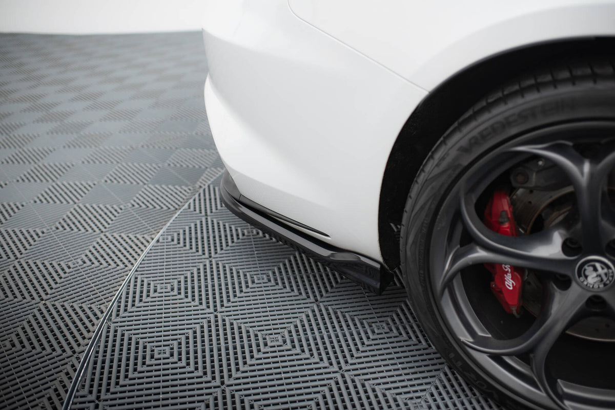 Heck Ansatz Flaps Diffusor passend für Alfa Romeo Giulia Quadrifoglio schwarz Hochglanz – Ansicht 3