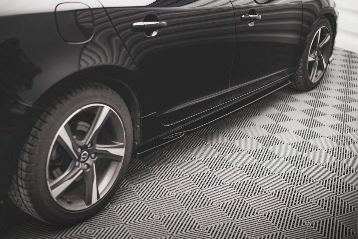 Street+ Seitenschweller Leisten passend für Volvo S60  Standard / R-Design Mk2 / Mk2 Facelift schwarz Hochglanz – Ansicht 1