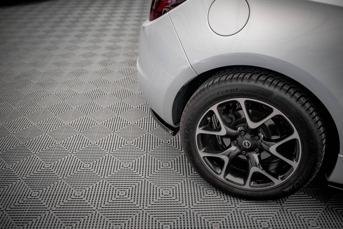 Heck Ansatz Flaps Diffusor V.1 passend für Opel Astra GTC OPC-Line J schwarz Hochglanz – Ansicht 3