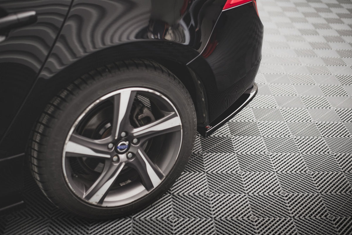 Heck Ansatz Flaps Diffusor passend für Volvo S60 R-Design Mk2 Facelift schwarz Hochglanz – Ansicht 3