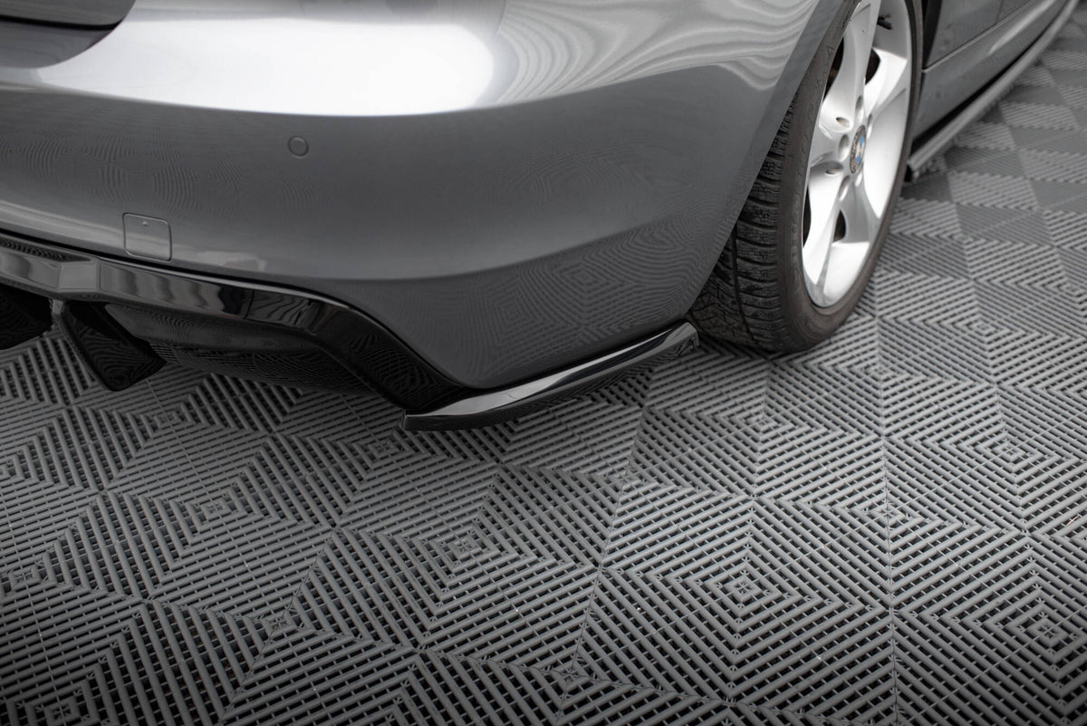 Heck Ansatz Flaps Diffusor passend für BMW 1er M-Paket E82 schwarz Hochglanz – Ansicht 3