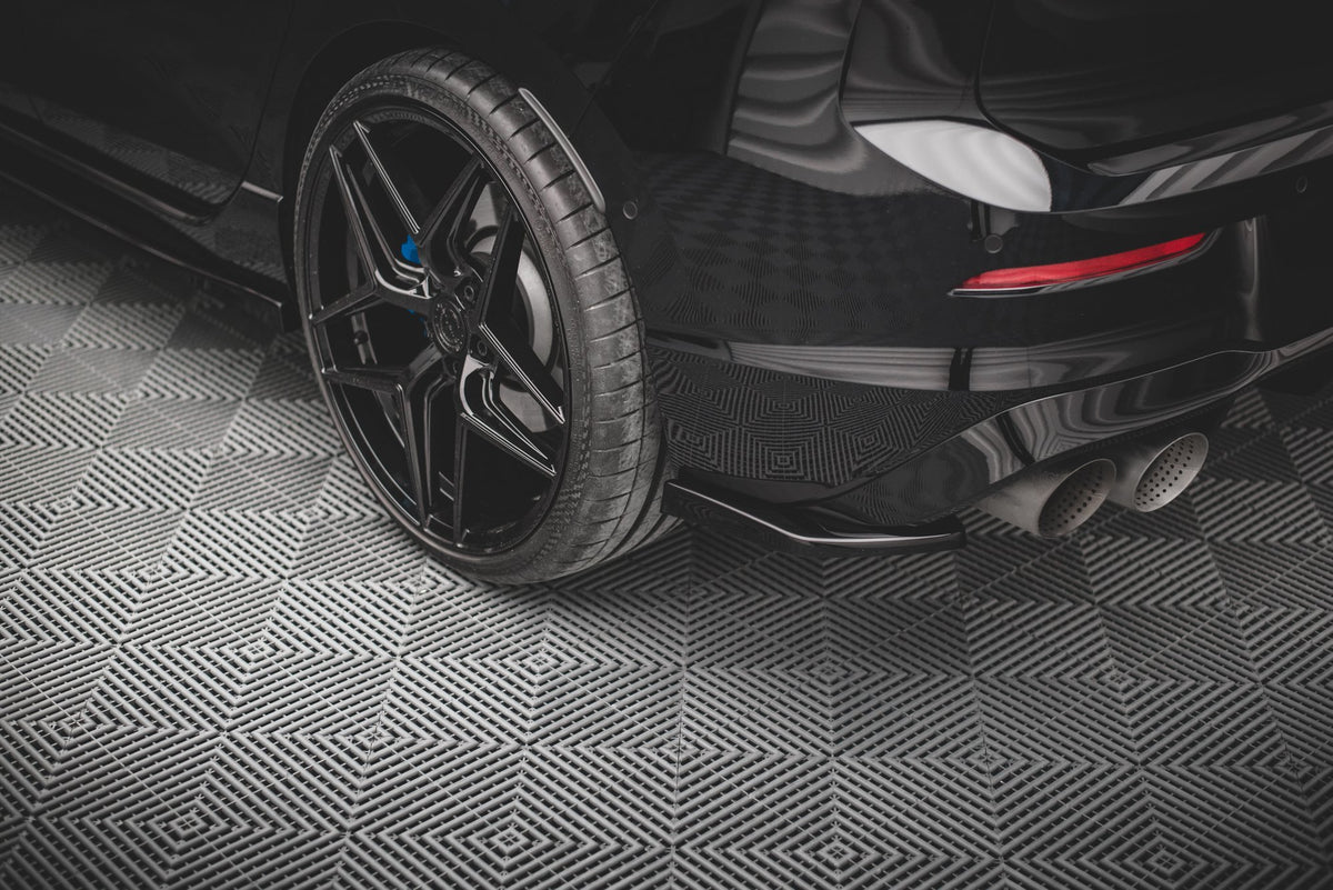 Heck Ansatz Flaps Diffusor V.2 passend für VW Golf R Hatchback Mk8 Facelift schwarz Hochglanz – Ansicht 4