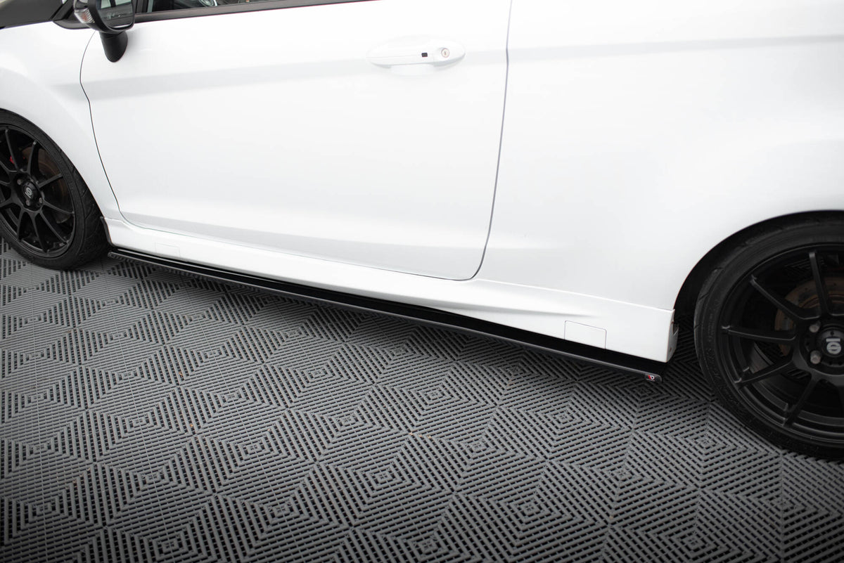 Seitenschweller Diffuser Ford Fiesta ST / ST-Line Mk7 / Mk7 Facelift schwarz Hochglanz – Ansicht 4