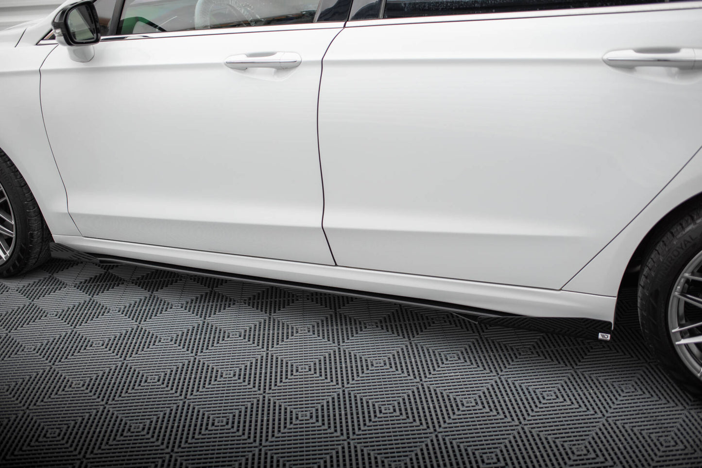 Street Pro Street+ Seitenschweller Leisten + Flaps passend für Ford Mondeo Sport Mk5 Facelift / Fusion Sport Mk2 Facelift schwarz Hochglanz – Ansicht 1