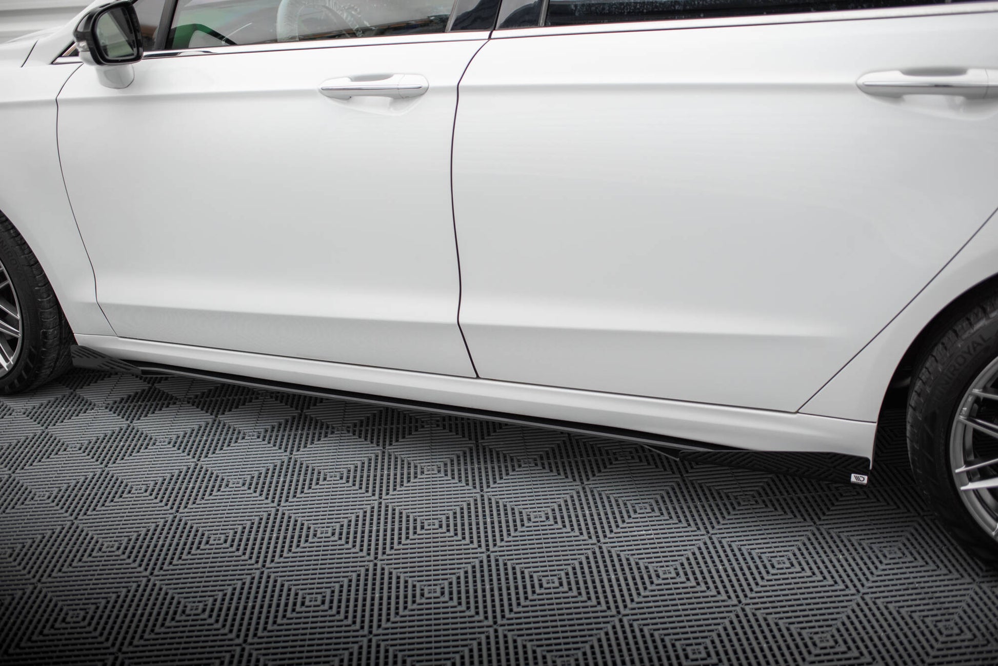 Street Pro Street+ Seitenschweller Leisten + Flaps passend für Ford Mondeo Sport Mk5 Facelift / Fusion Sport Mk2 Facelift schwarz Hochglanz – Ansicht 1