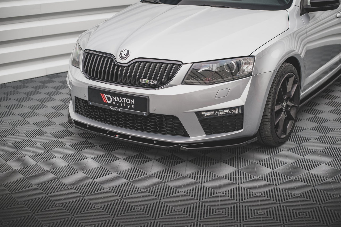 Street+ Spoilerlippe Front Ansatz V.4 passend für Skoda Octavia RS Mk3 schwarz Hochglanz – Ansicht 4