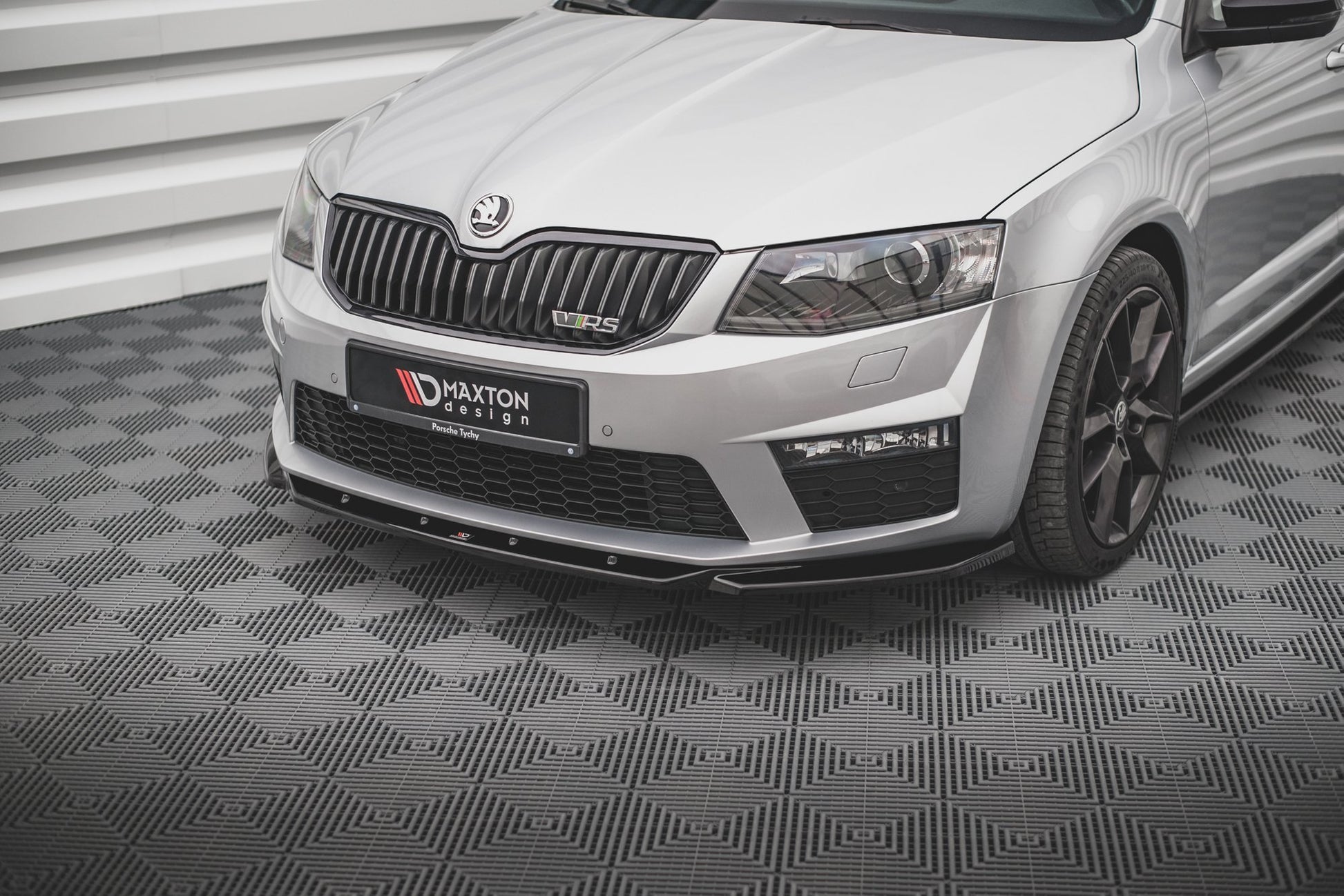 Street+ Spoilerlippe Front Ansatz V.4 passend für Skoda Octavia RS Mk3 schwarz Hochglanz – Ansicht 4