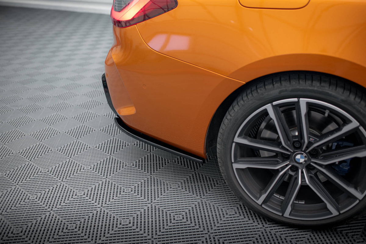 Heck Ansatz Flaps Diffusor V.5 passend für BMW 4er M440i G22 / G23 / G22 Facelift / G23 Facelift schwarz Hochglanz – Ansicht 3