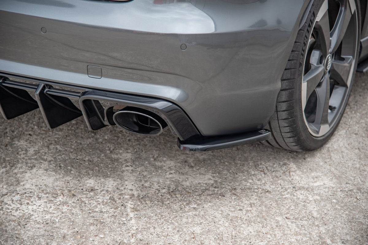 Heck Ansatz Flaps Diffusor V.2 passend für Audi RS3 8V Sportback schwarz Hochglanz – Ansicht 4