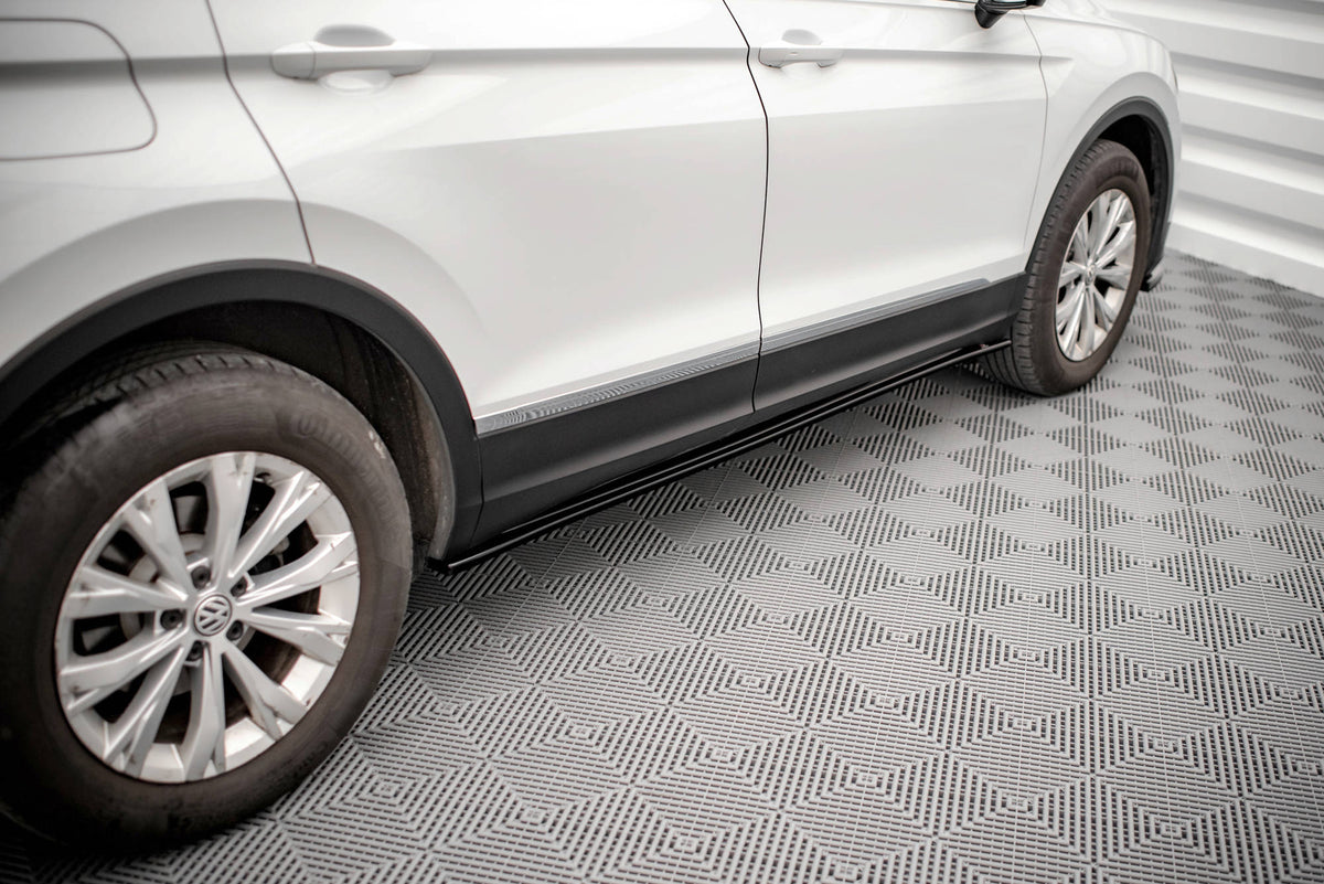 Street+ Seitenschweller Leisten passend für VW Tiguan Mk2 schwarz Hochglanz – Ansicht 1