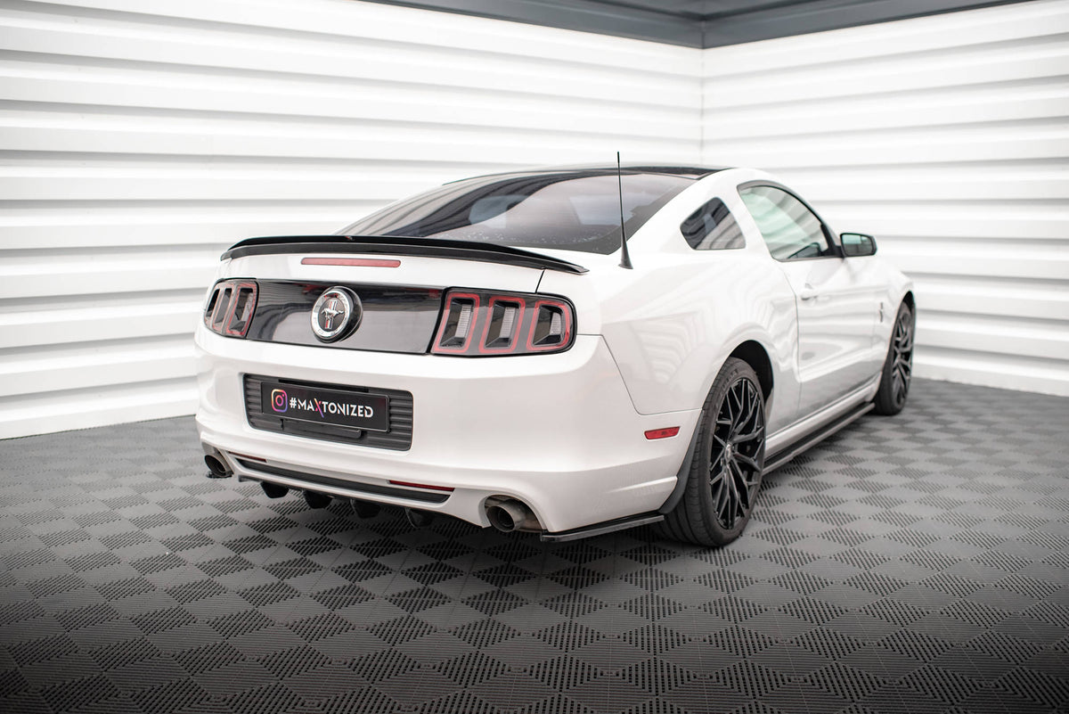 Heck Ansatz Flaps Diffusor passend für Ford Mustang Mk5 Facelift schwarz Hochglanz – Ansicht 1