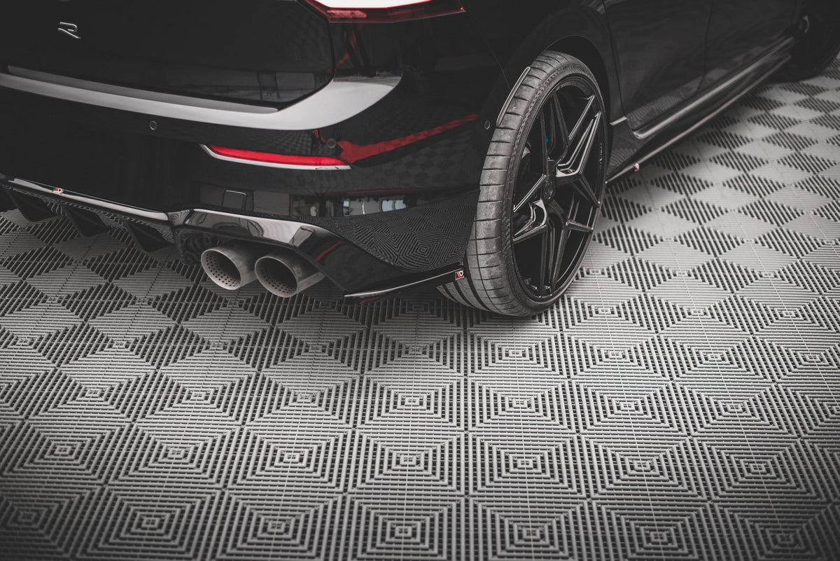 Heck Ansatz Flaps Diffusor V.3 passend für VW Golf R Hatchback Mk8 Facelift schwarz Hochglanz – Ansicht 3