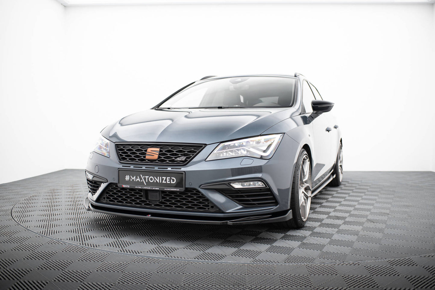 Street+ Spoilerlippe Front Ansatz V.5 passend für Seat Leon Cupra / FR Mk3 FL schwarz Hochglanz – Ansicht 3