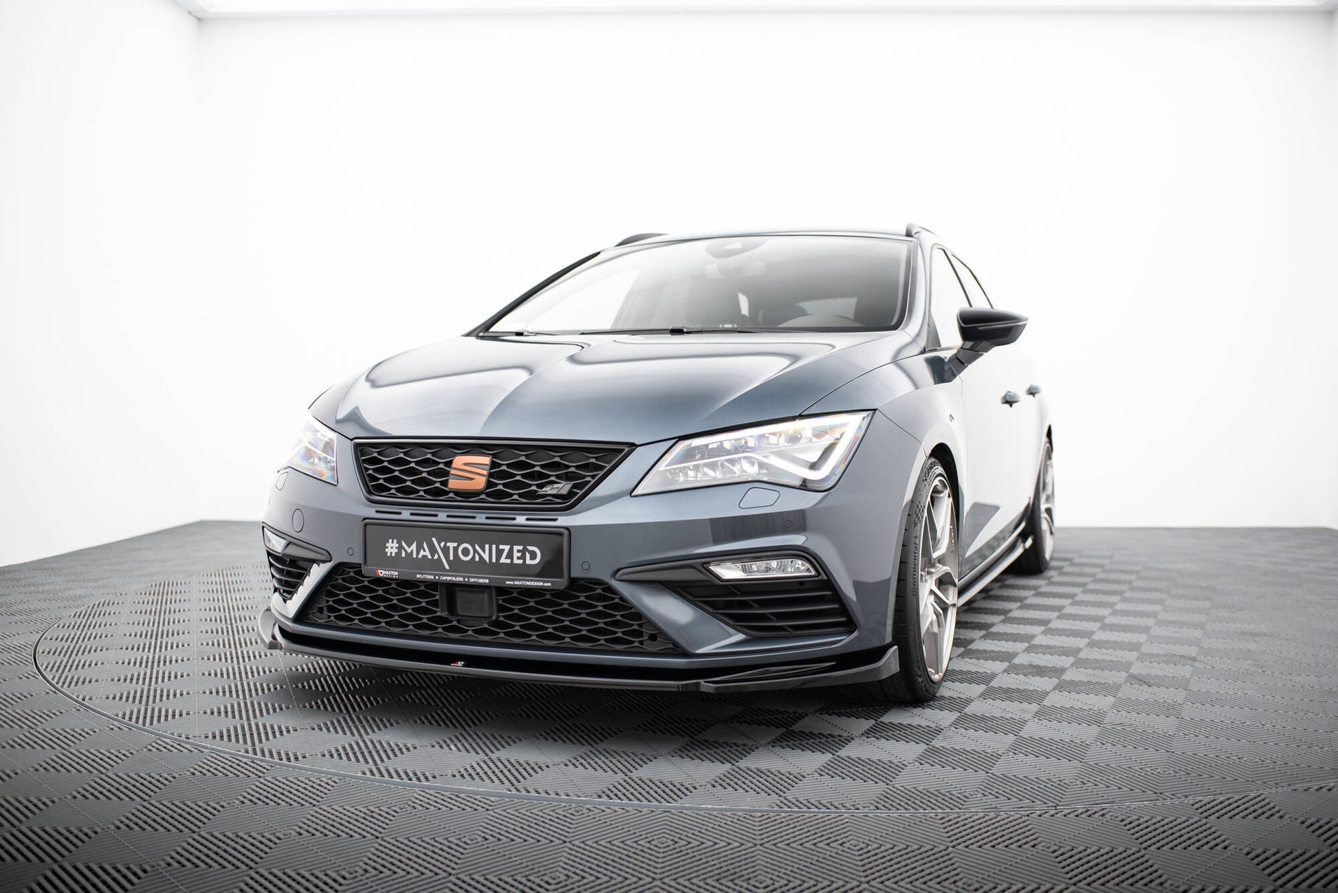 Street+ Spoilerlippe Front Ansatz V.5 passend für Seat Leon Cupra / FR Mk3 FL schwarz Hochglanz – Ansicht 3