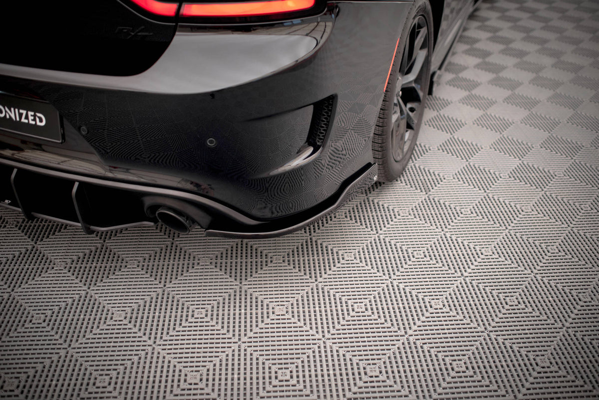 Heck Ansatz Flaps Diffusor passend für Dodge Charger SRT Mk7 Facelift schwarz Hochglanz – Ansicht 3
