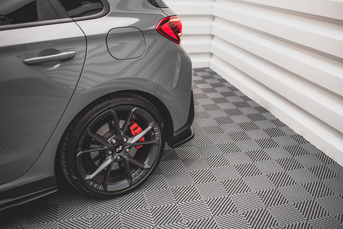 Heck Ansatz Flaps Diffusor V.2 passend für Hyundai I30 N Hatchback Mk3 Facelift schwarz Hochglanz – Ansicht 1