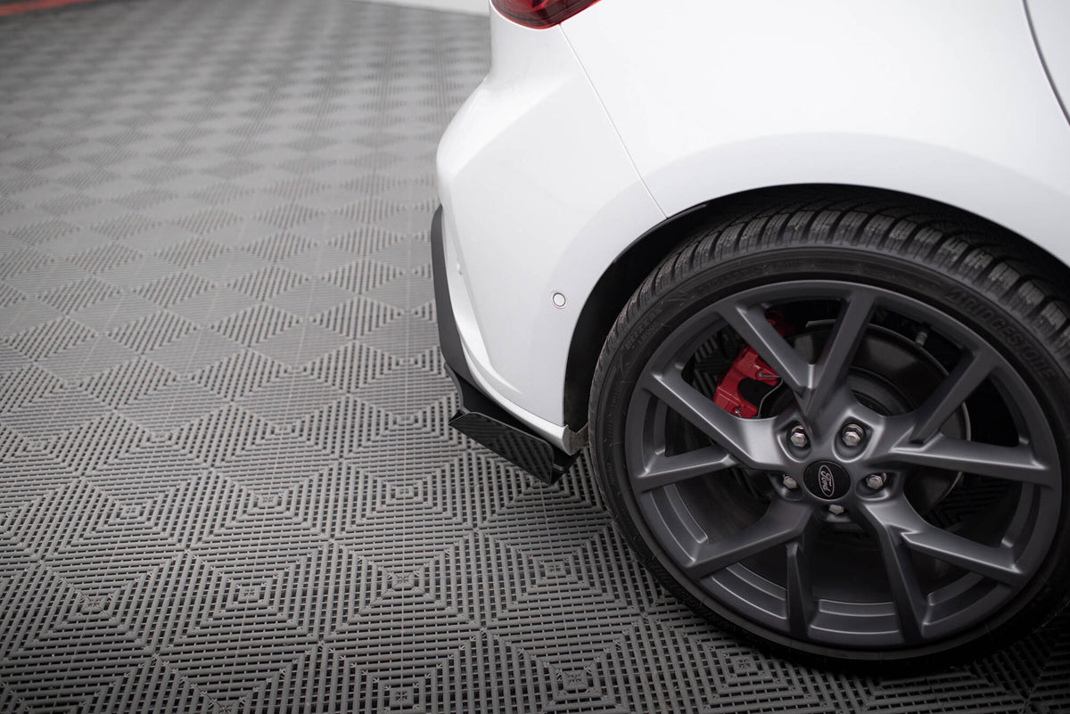 Hintere Seiten Flaps passend für Ford Focus ST Mk4 schwarz Hochglanz – Ansicht 3