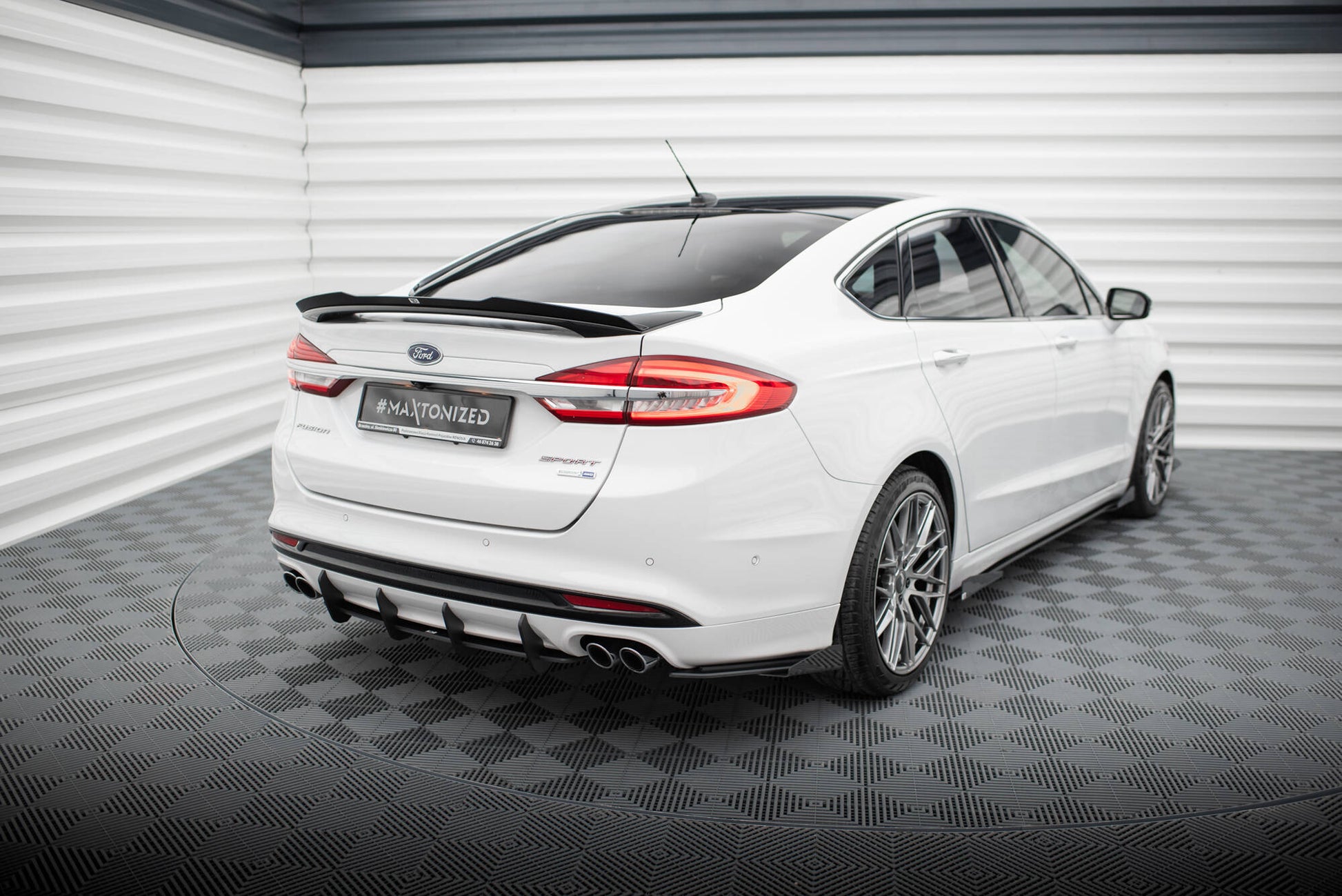 Hintere Seiten Flaps passend für Ford Mondeo Sport Mk5 Facelift / Fusion Sport Mk2 Facelift schwarz Hochglanz – Ansicht 1
