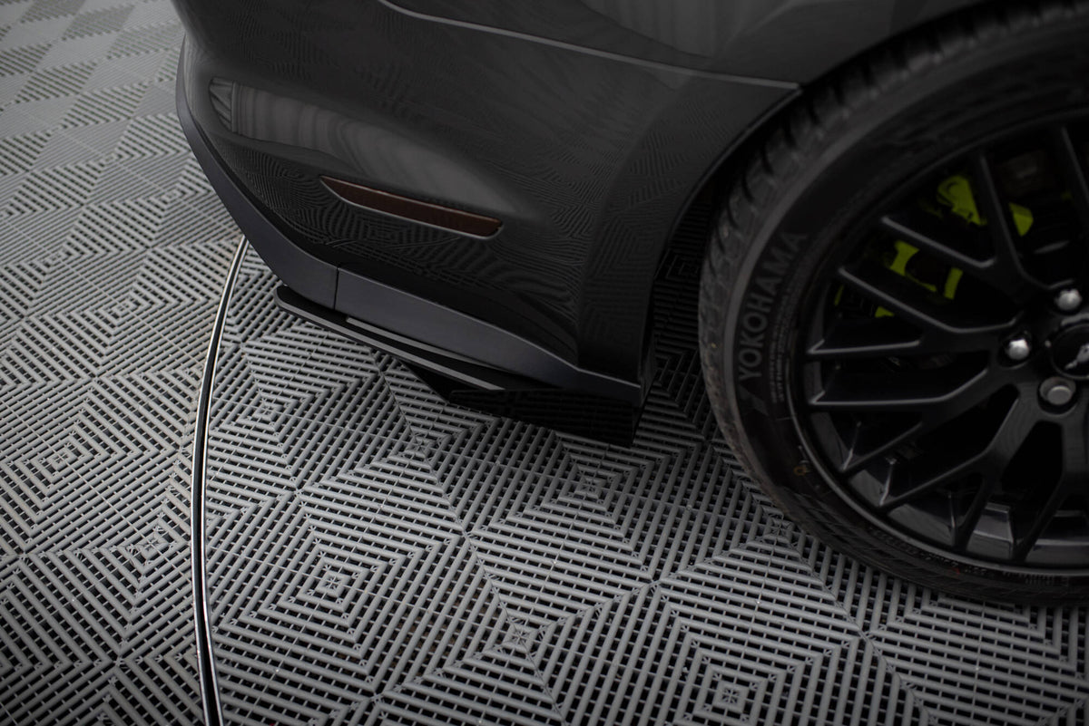 Hintere Seiten Flaps passend für Ford Mustang GT Mk6  schwarz Hochglanz – Ansicht 4