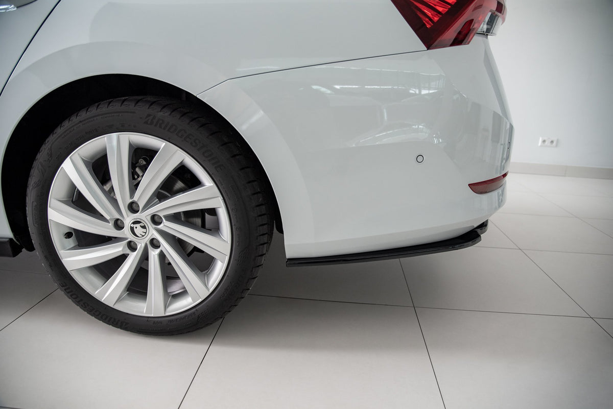 Heckansatz Skoda Octavia Mk4 schwarz Hochglanz – Ansicht 1