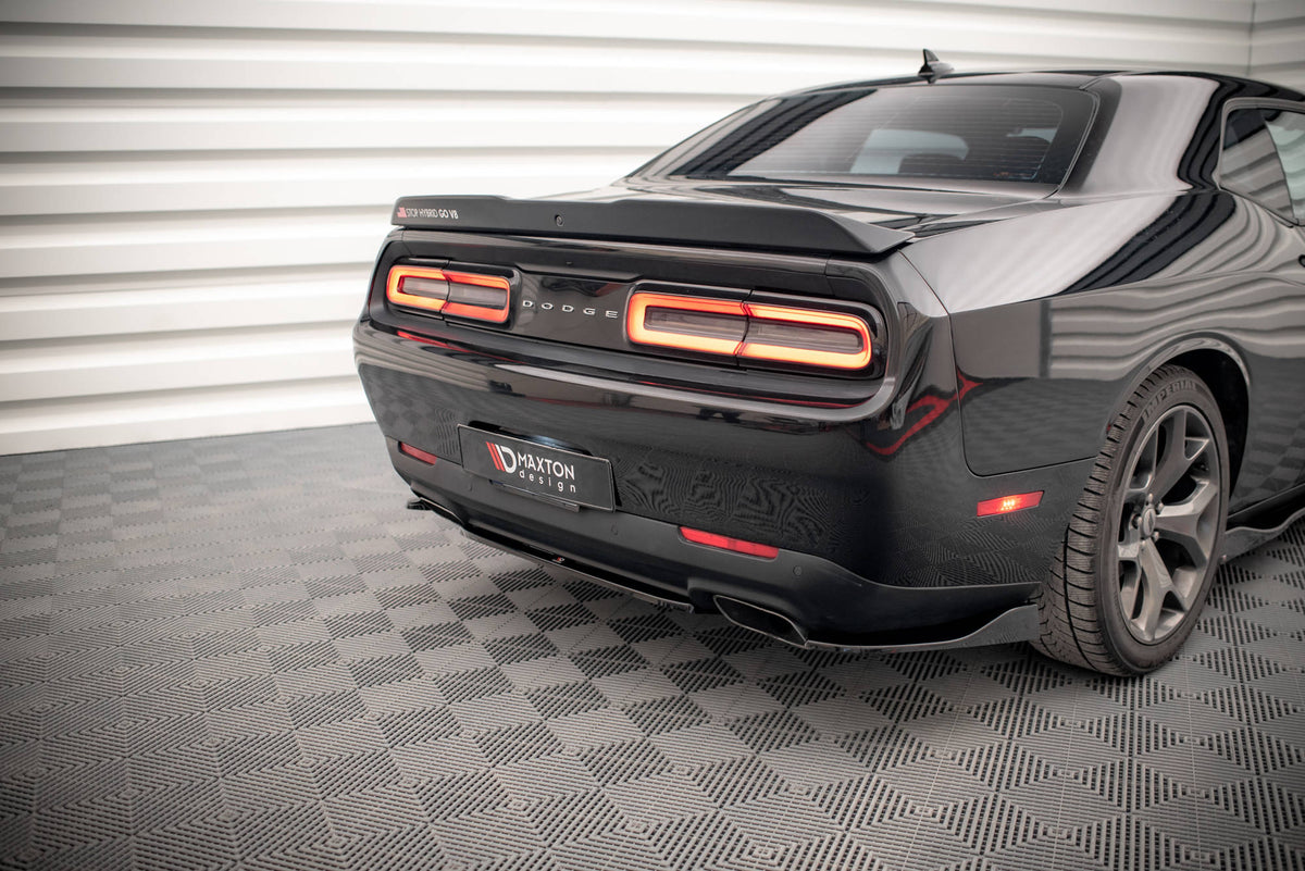 Heck Ansatz Flaps Diffusor passend für Dodge Challenger GT Mk3 Facelift schwarz Hochglanz – Ansicht 1